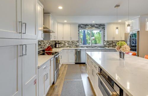 Silver Lake House | Amazing Outdoor Space! Everett Escape with Hot Tub