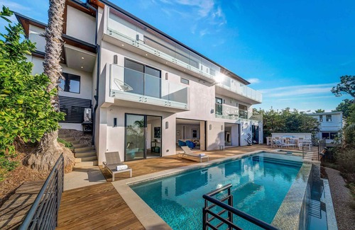 Pacific Palisades House | Amazing Palisades contemporary masterpiece!