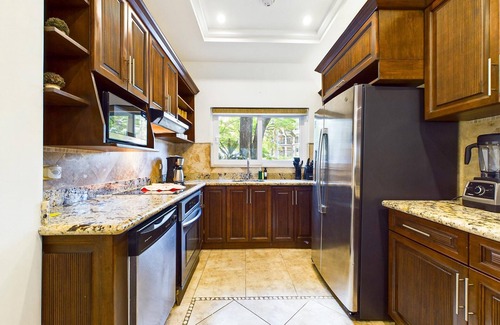 Tamarindo Condo | Amazing poolside condo, at the Diria Resort, best location in Tamarindo