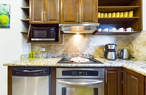 Tamarindo Condo | Amazing poolside condo, at the Diria Resort, best location in Tamarindo