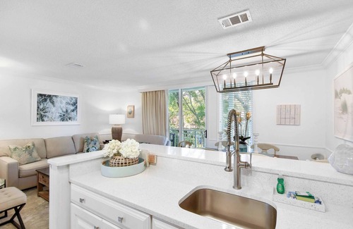 Jekyll Island Condo | Amazing Poolside Villa 330