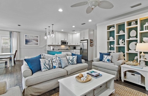 Seacrest Beach House | Amazing Porches - 5 Bikes - Next to Rosemary shops & restaurants - `Flip Flop Happy`