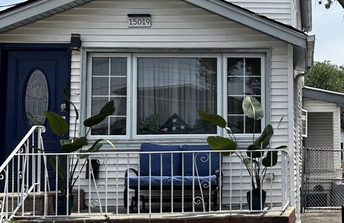 Jamaica Apartment | AMAZING PRIVATE QUIET & COMFORTABLE SHORT STAYS! nKING SZ BED.10 mins from JFK