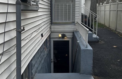 Jamaica Apartment | AMAZING PRIVATE QUIET & COMFORTABLE SHORT STAYS! nKING SZ BED.10 mins from JFK