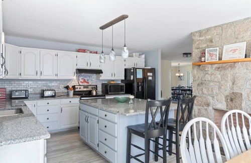 York Beach House | Amazing Rates! Walk to The Nubble Lighthouse