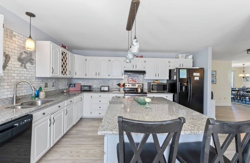 York Beach House | Amazing Rates! Walk to The Nubble Lighthouse