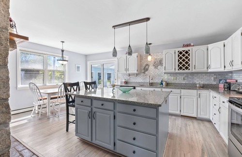 York Beach House | Amazing Rates! Walk to The Nubble Lighthouse