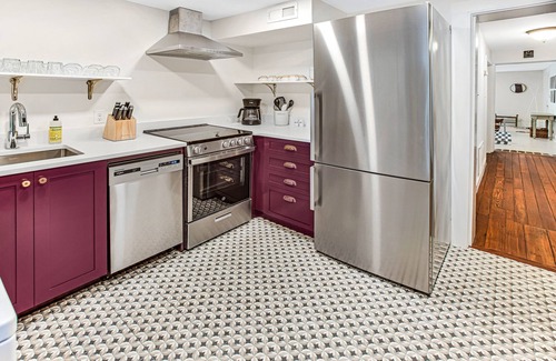 Historic Downtown Savannah Apartment | Amazing Renovated Apartment on Gaston w/Lush Outdoor Space by Lucky Savannah