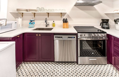 Historic Downtown Savannah Apartment | Amazing Renovated Apartment on Gaston w/Lush Outdoor Space by Lucky Savannah