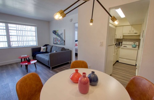Midtown Condo | ✨ Amazing Renovated One Bedroom w/Free Parking - No Balcony