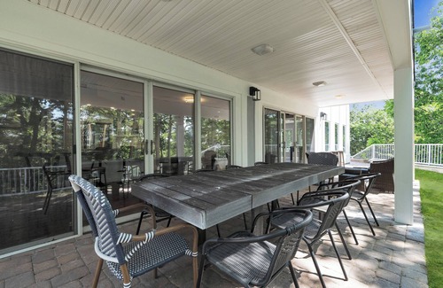 Neptune City House | Amazing resort 7-bedroom house with pool. beautiful outdoor patio balcony