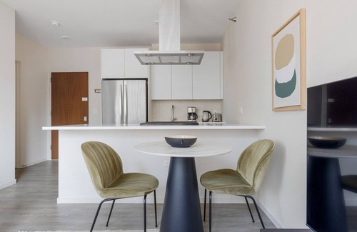 Near North Side Apartment | Amazing River North Jr 1BR w/Game Room, nr Beach & L, by Blueground