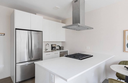 Near North Side Apartment | Amazing River North Jr 1BR w/Game Room, nr Beach & L, by Blueground