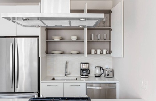Near North Side Apartment | Amazing River North Jr 1BR w/Game Room, nr Beach & L, by Blueground
