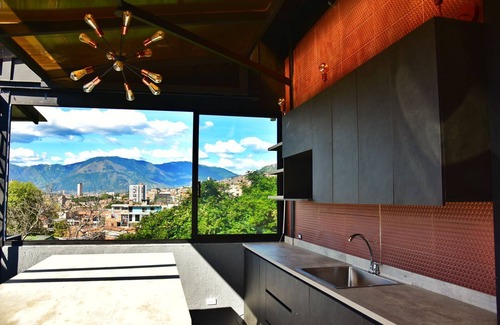 Medellin Apartment | Amazing Roofftop Apartment 3BDRM +Big Jacuzzi @Medellin's History District