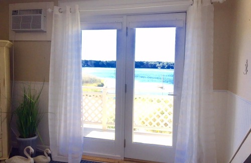 Yarmouth Port House | *Amazing SALTWATER FRONT on Follins Pond! * 4bdrm/2bth