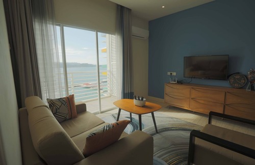 Downtown Kota Kinabalu Apartment | Amazing Seaview Hotel Room Kkcity Center Rooftop Swimming Pool
