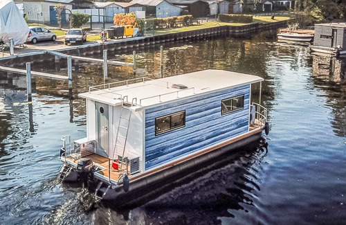 Oberhavel Boat Rental | Amazing ship in Hennigsdorf