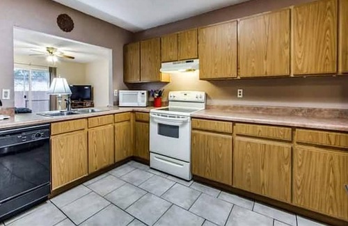 San Antonio House | Amazing single level house with pool, in HOA, near sea world right off 1604 loop