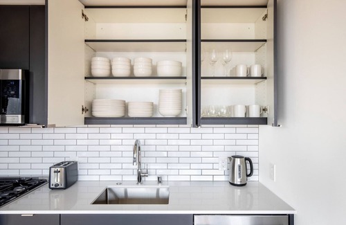 South Lake Union Apartment | Amazing South Lake Union 2BR w/W/D & Roof, nr Lake Union, by Blueground