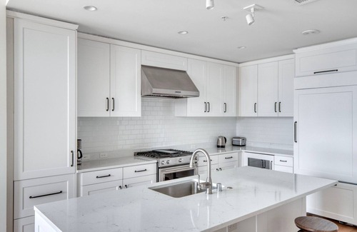 South Lake Union Apartment | Amazing South Lake Union 2BR w/Gym & Roof, nr restaurants, by Blueground