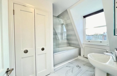 Camden Town with Primrose Hill Apartment | Amazing spacious 2 bed apart