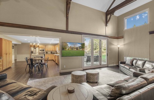Pike House | Amazing Spacious Luxurious Home - Sleeps Up To 16!