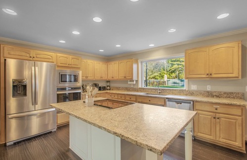 Pike House | Amazing Spacious Luxurious Home - Sleeps Up To 16!