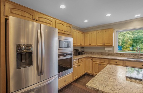Pike House | Amazing Spacious Luxurious Home - Sleeps Up To 16!