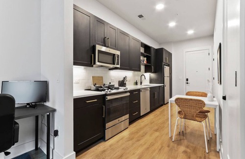 North Hyde Park Apartment | Amazing Studio |Near Beach & Downtown | Pool & Gym