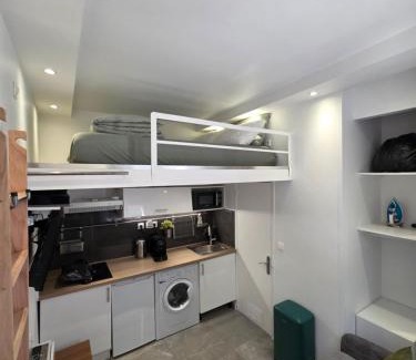 Saint-Fargeau Apartment | Amazing Studio near Place Gambetta