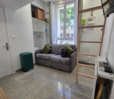 Saint-Fargeau Apartment | Amazing Studio near Place Gambetta