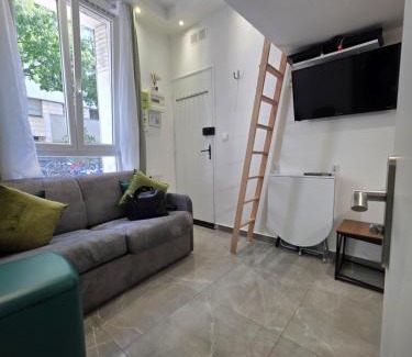 Saint-Fargeau Apartment | Amazing Studio near Place Gambetta