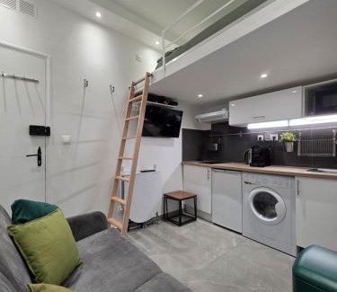 Saint-Fargeau Apartment | Amazing Studio near Place Gambetta