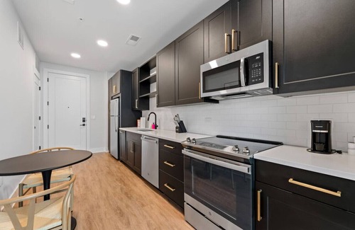 Tampa Apartment | Amazing Studio w/Pool and Gym | Location!