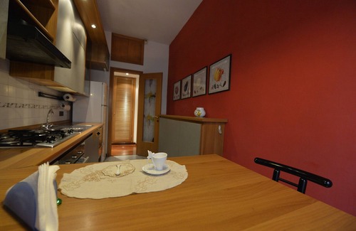 Gianicolense Apartment | AMAZING TRASTEVERE: GOOD ITALIAN FOOD! AIR CONDITIONED, WIFI, BALCONY.