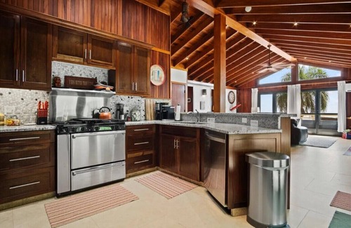 Estate Solberg House | Amazing Tri-Plex Style House with Pool in St Thomas-Northside
