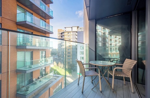 North Acton Apartment | Amazing Two Bedroom in Icon Tower in North Acton by MySquare