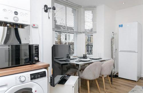 Shepherd's Bush Apartment | Amazing Two Bedroom near Shepherd's Bush Market - HR2