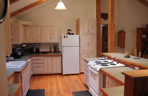 Paradise Estates Cabin | Amazing Two Building Cabin, Sleeps 2-8, Hot Tub