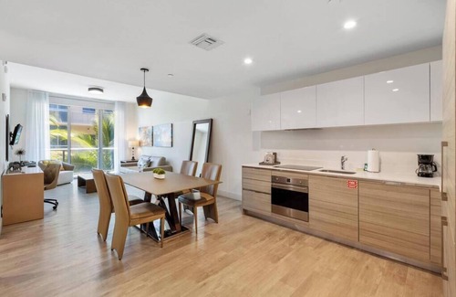 Hollywood Condo | Amazing unit in Hollywood Beach Resort & beach access