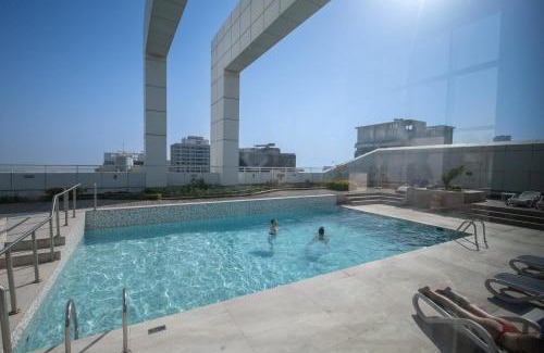 Jumeirah Lake Towers Apartment | Amazing unit in JLT Sleeps 6 with Lake Views