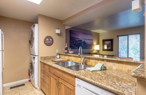 Lake Forest Condo | Amazing Upscale Condo w/Pool, Hottub, Tennis, 65" HD TV, WiFi, walk to town .