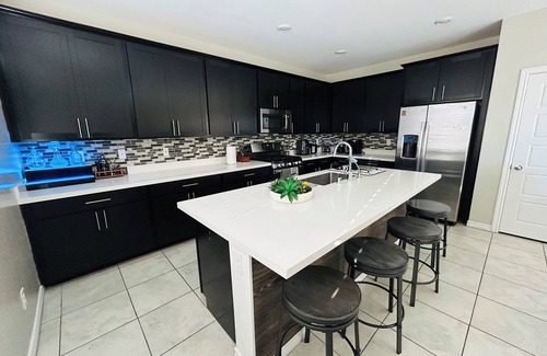 Las Vegas House | Amazing Vacation Home w/4 Bedrooms & 3 Bathrooms with View of Las Vegas Strip