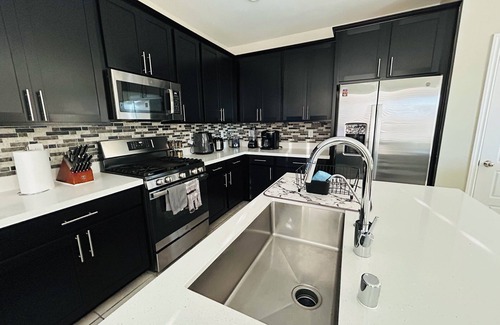 Las Vegas House | Amazing Vacation Home w/4 Bedrooms & 3 Bathrooms with View of Las Vegas Strip