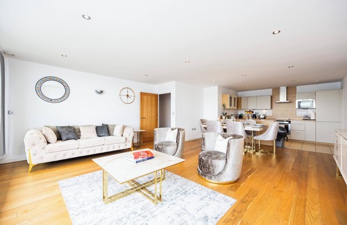 Docklands Apartment | Amazing View Apart | ExCeL Exhibition | O2 Arena
