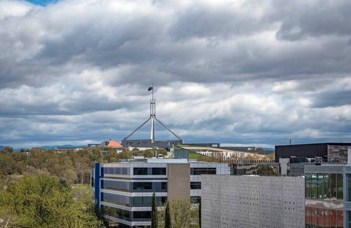 Barton Apartment | Amazing View In Large Apartment - Barton ACT