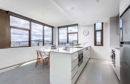 Barton Apartment | Amazing View In Large Apartment - Barton ACT