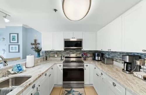 Ono Island Condo | Amazing View! Luxury Beachfront Get Away. 3 BR/2 BA 1st Floor Unit on the beach!
