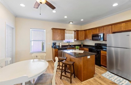 Port Bolivar House | Amazing Views🏖, Beachfront, large deck, 🐕 friendly! Walk to the beach!